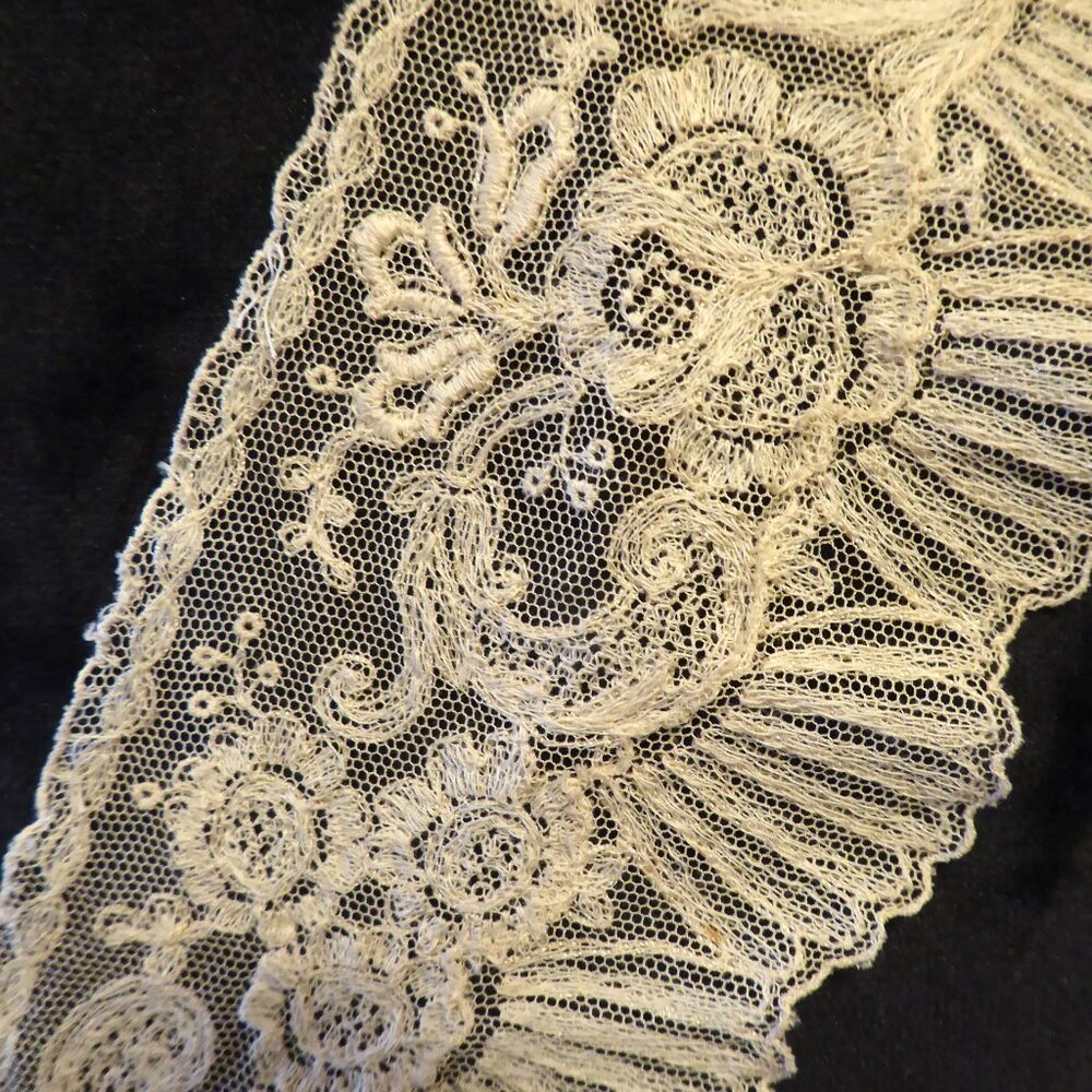 VINTAGE ANTIQUE 16” VICTORIAN CREAM LACE COLLAR - Picture 3 of 16